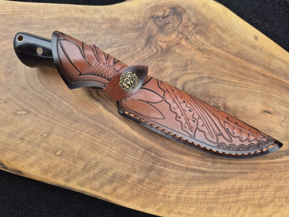 Ръчно изработен ловен нож с кожена кания LN424