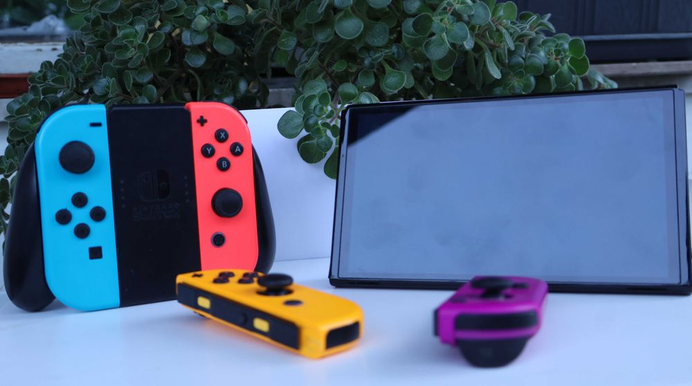Nintendo Switch OLED – пълен комплект + 2 чифта оригинални Joy-Con + NYXI Hyperion Pro