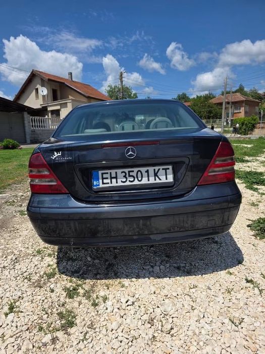 Автомобил Мерцедес С220 2004г.