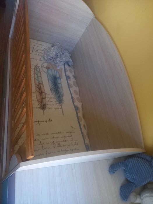 Стилна бебешка кошара + повивалник и шкафчета