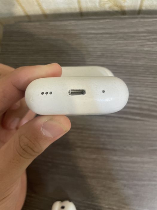 Продам Airpods pro без левого наушника