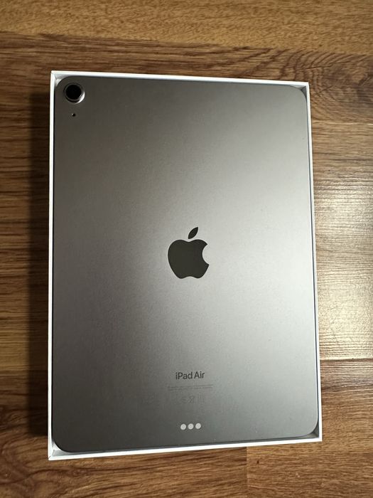 iPad Air 11” (M2, 256GB) + Apple pen – като НОВ!