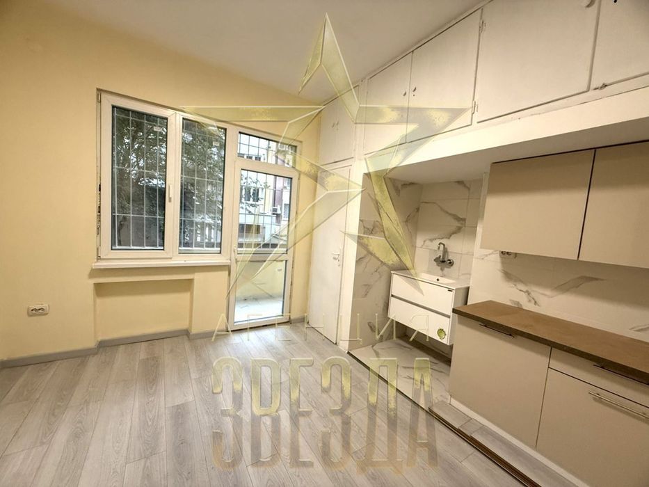 Дава се под наем Офис в Пловдив, Център - 25 кв.м за 220 € - Снимка #3