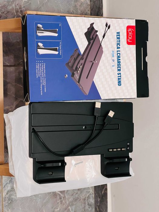 iPLAY dock / stand de incarcare pentru Sony PS5, cu disc sau digital.