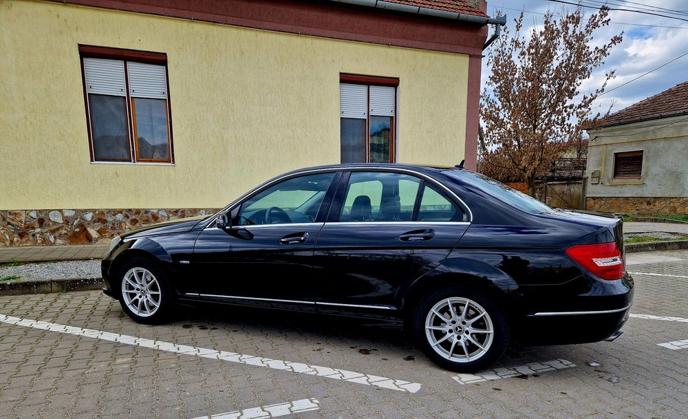 Mercedes-Benz C180