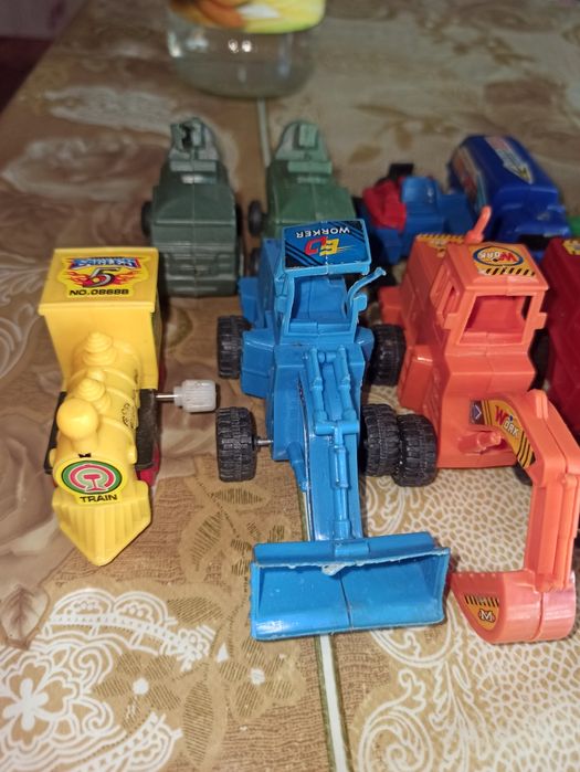 Детски играчки ( колички и животни)