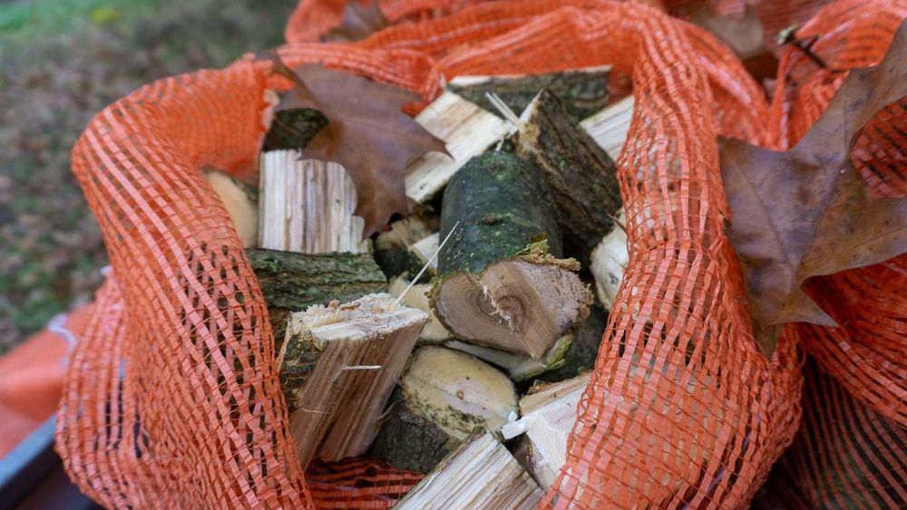 Tocător crengi R-100  dupa tractor pentru lemn de foc