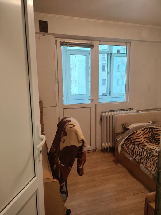 Închiriez apartament