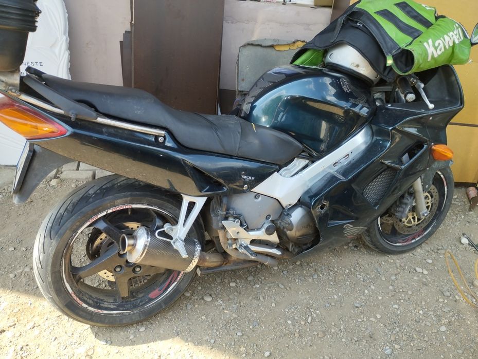 Vând Honda  vfr 800i