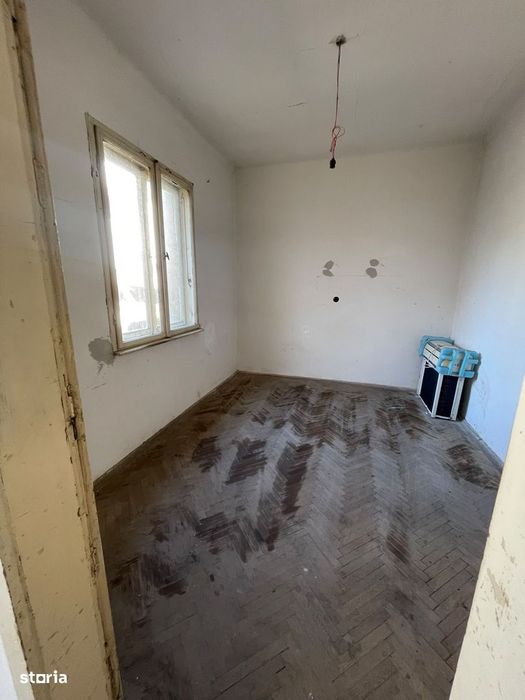 Vand casa caramida,str.Oituz,vis a vis de Salvare si Spital