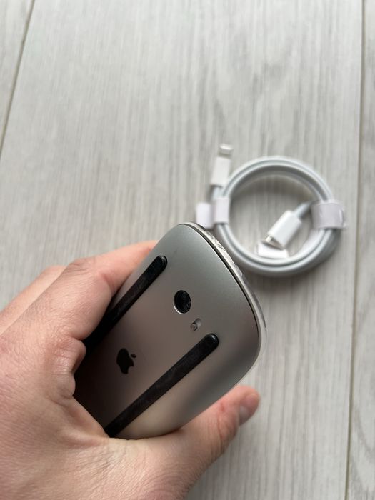 • Magic Mouse 2 • Apple •