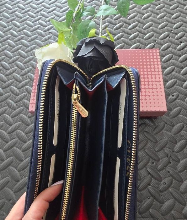 Дамски портфейли