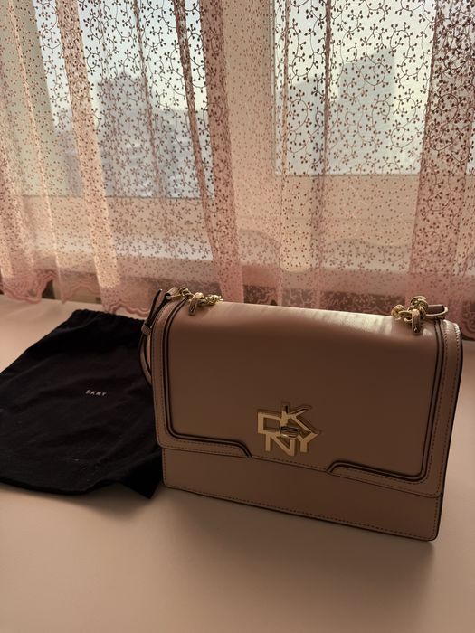 Сумка DKNY в розовом цвете