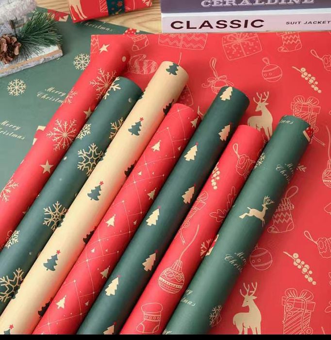 Продажа новогодних открыток и аксессуаров