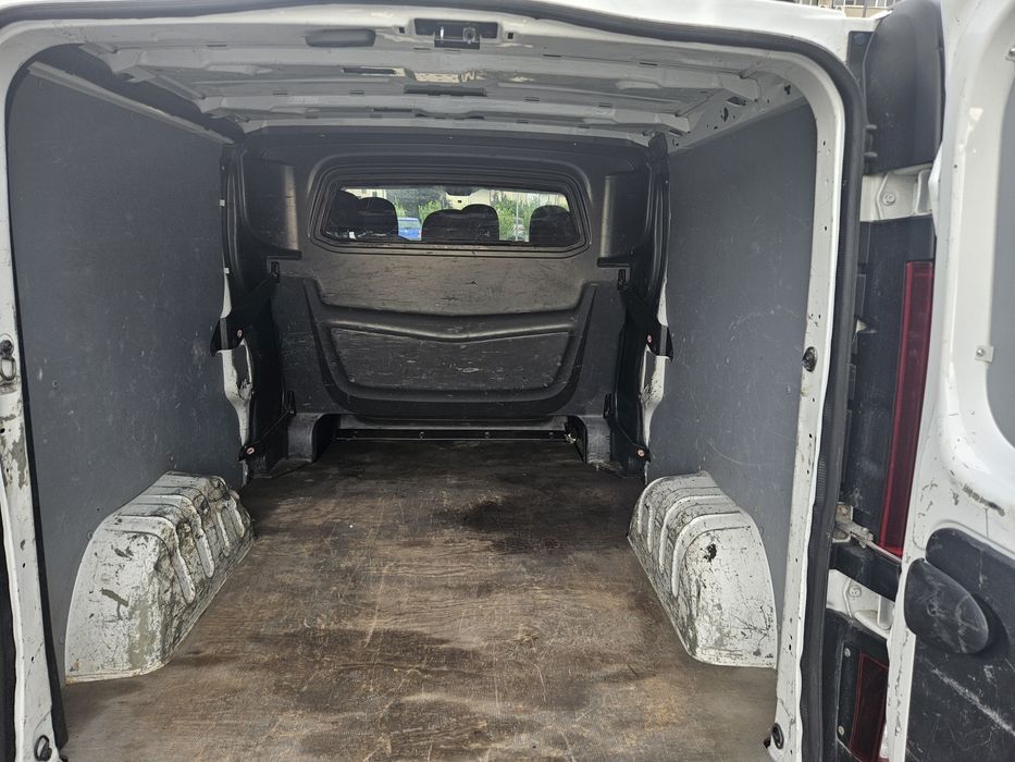 Opel Vivaro 6 locuri si marfa