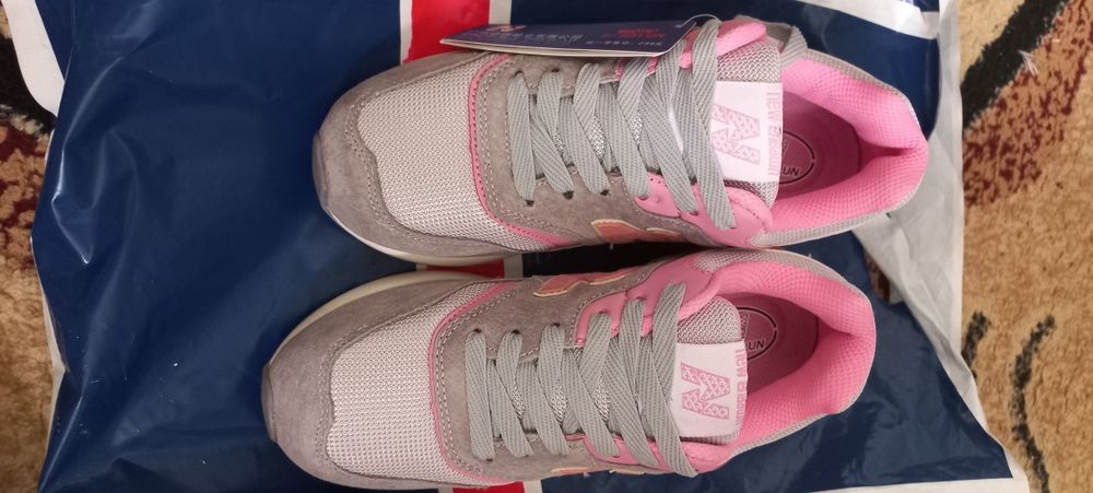 Продам кроссовки новые