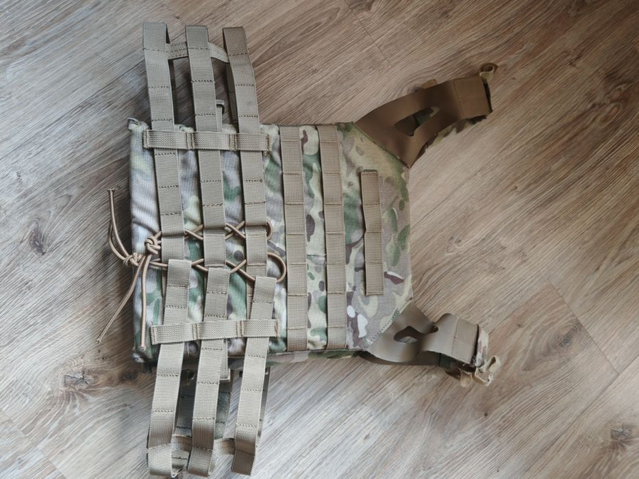 Airsoft реплика и тактическа жилетка