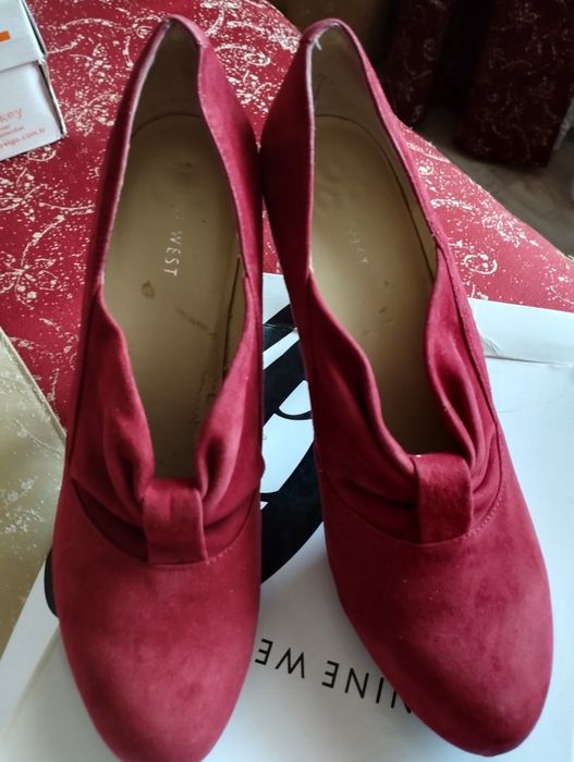 Продаю женские туфли