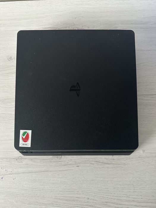 Продаю Playstation 4