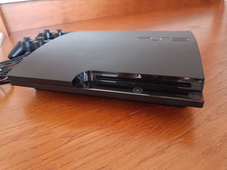 PlayStation 3 с 2 джойстика и 7 игри