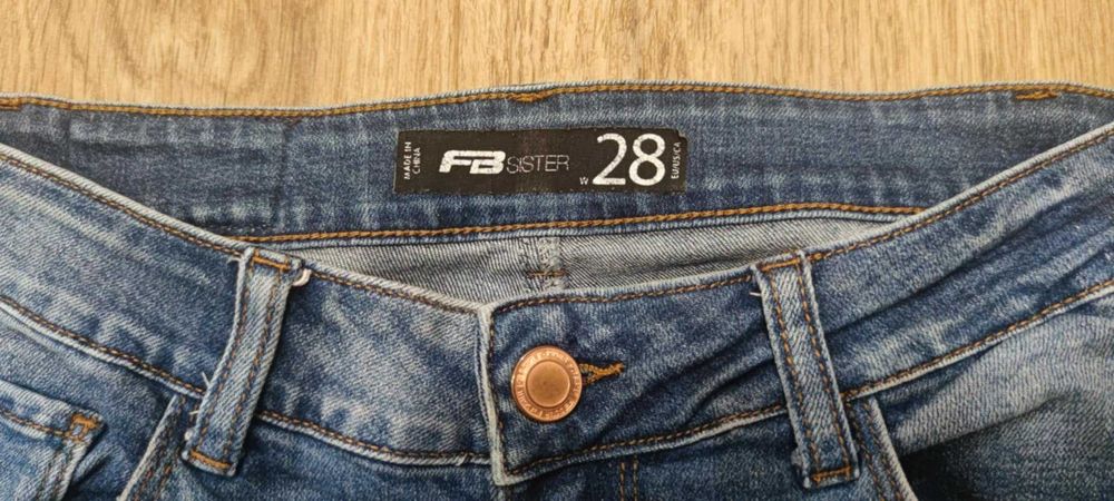 Страхотни, запазени модели дънки Fishbone Sister