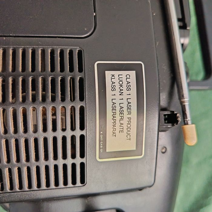 Radio casetofon cu CD SONY Model CFD - 340