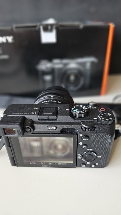 Vand Sony A7C + kit 28-60mm – full-frame 

Des