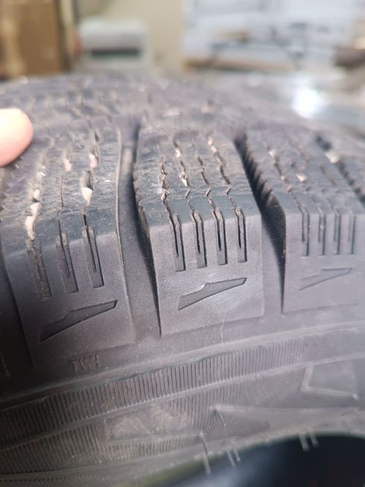 Продам резину 2 шт 195/65/15