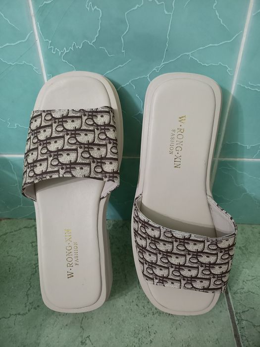 Летние женские шлепки .новые. размеры в наличии  от  36 до 40