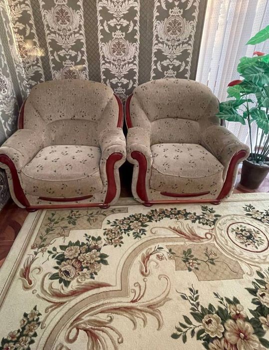 Диван и два кресла