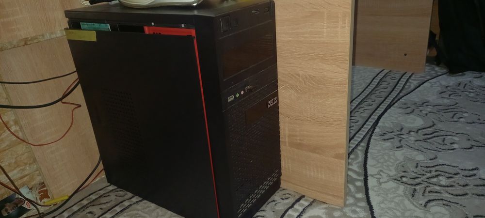 Komplekt Kompyuter hamda qo'shimcha monitor sotiladi