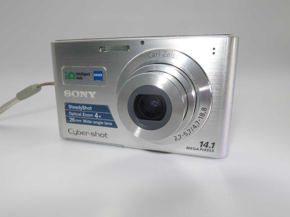 Sony Cyber-shot DSC W330 ултра компактен цифорв фотоапарат, малка дигитална камера сребърен цвят, в отлично състояние, работи перфектно