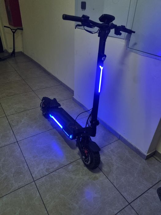 Продам Электросамокат f3 pro max