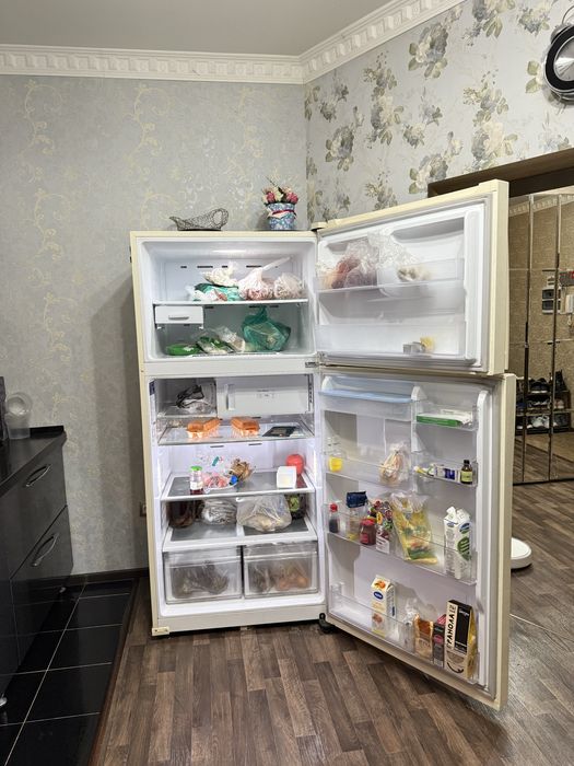 Большой холодильник