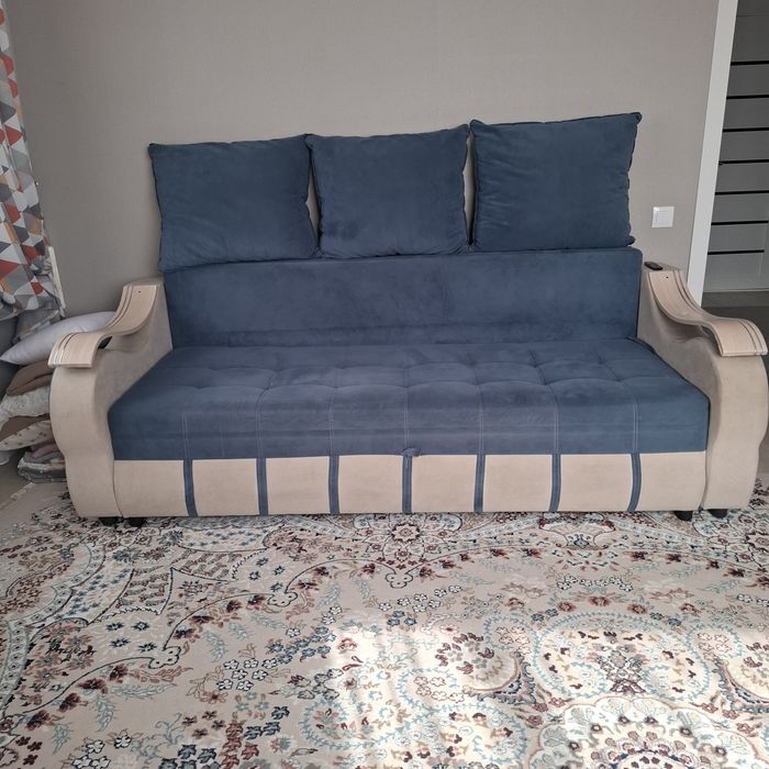 Диван 2м, с 3 мя подушками