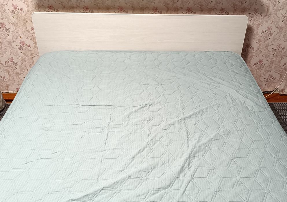 Двухспальная кровать