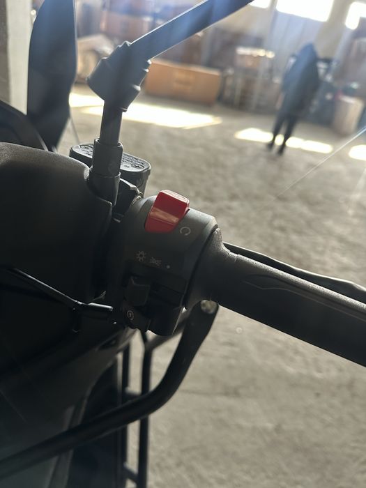 TEZZA N-MAX EFI 150 куб.— бензиновый скутер