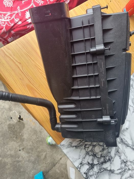 Vând carcasă filtru de aer de VW TIGUAN