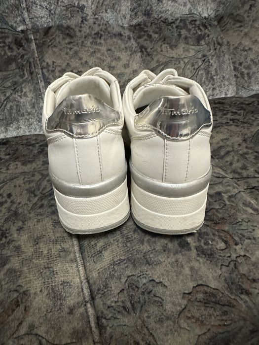 Бели Сникерси Tamaris 39н