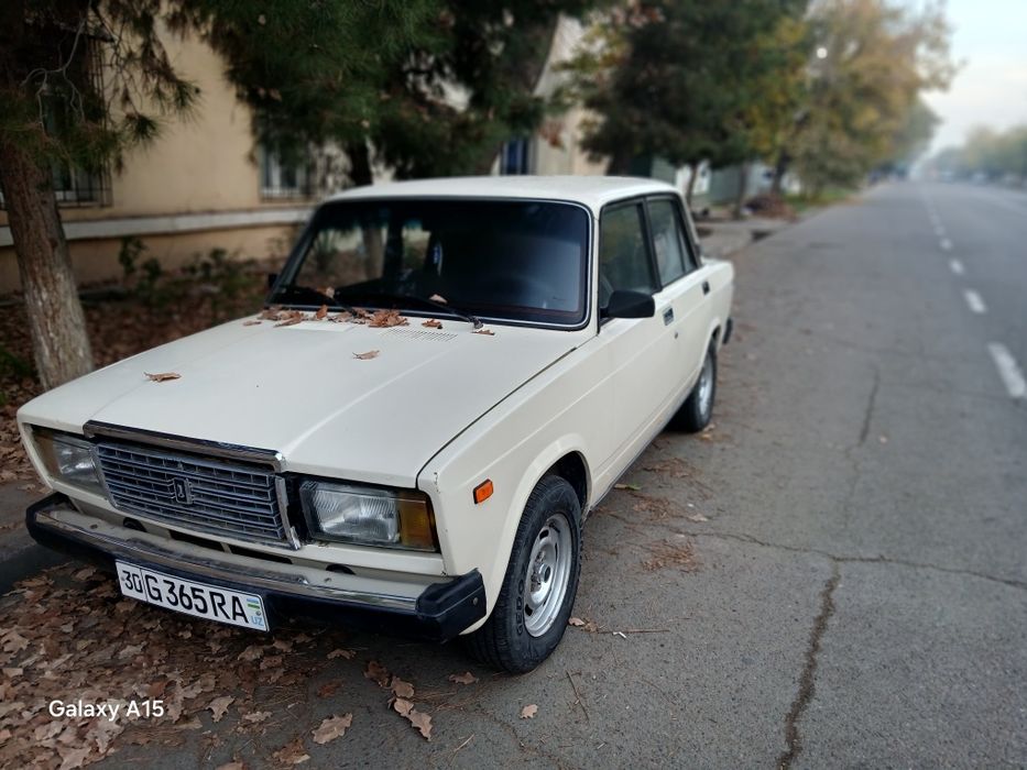 Lada 2107 jiguli sotiladi