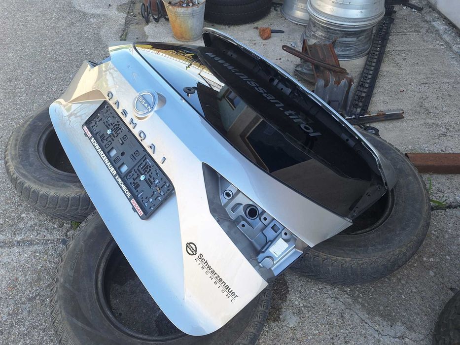 Nissan Qashqai J12 от 2021-2025 Година Заден Капак Със Стъкло Нисан