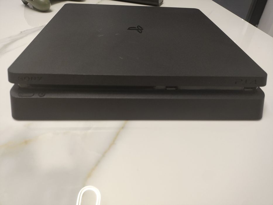 PlayStation 4 + 2 console + suport PS