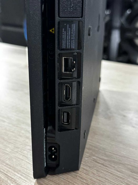 PlayStation 4 Slim 1TB