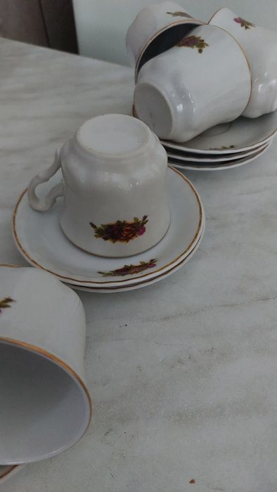 Cești cafea și farfurioare