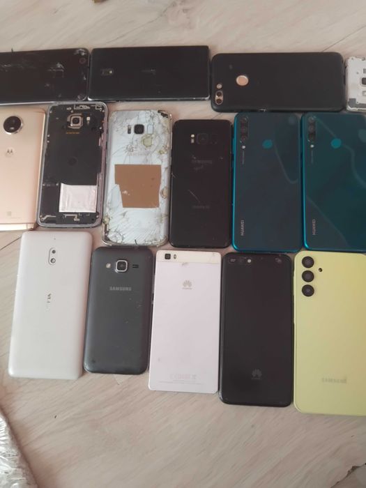 Телефони за части