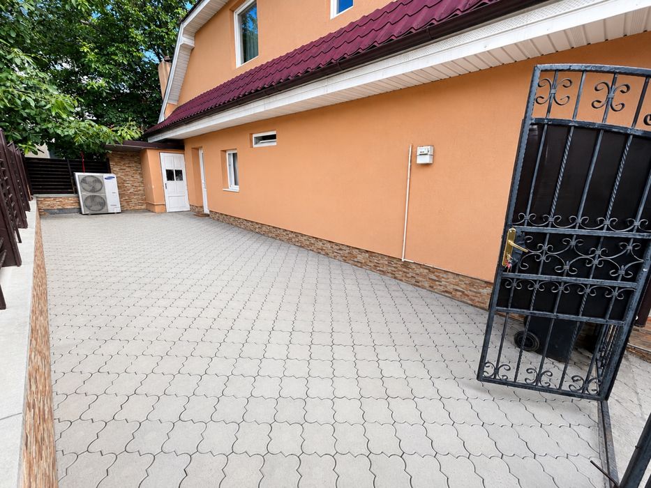 Se inchiriaza apartament la curte in sacel cartier movilei la 5 minute de brasov
