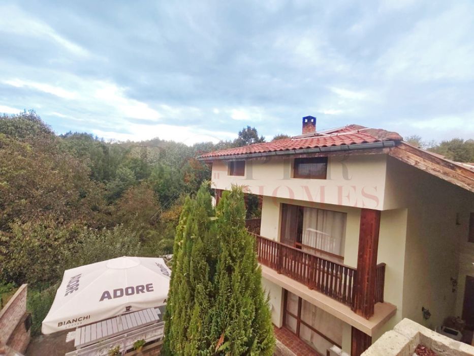 Продажба Къща гр. Трявна - с. Черновръх 250m² и двор 1990m²