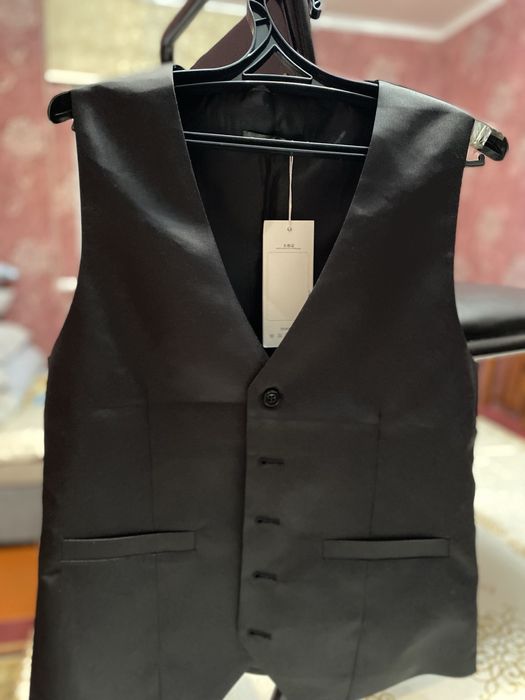 Черный жилетка мужская (новый)