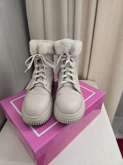 Продам зимние ботинки