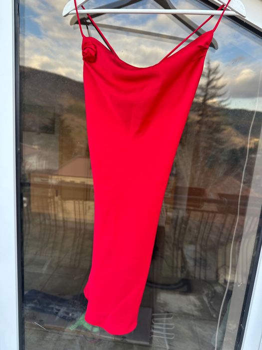 Дамска рокля в червено